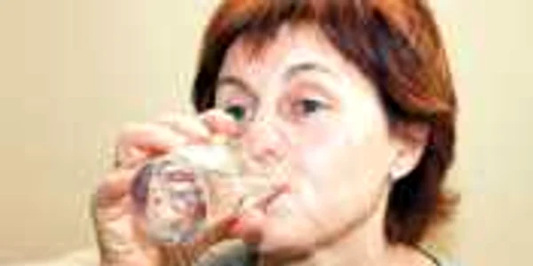 Apa încetineşte procesul de îmbătrânire