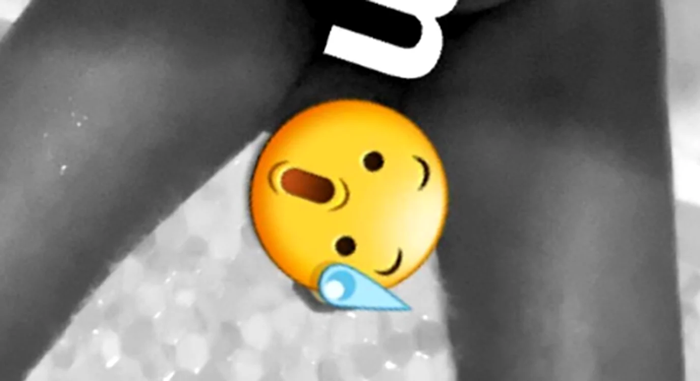 Penisul lui Usher nu a fost complet de emoticonul folosit de artist ca să-l cenzureze