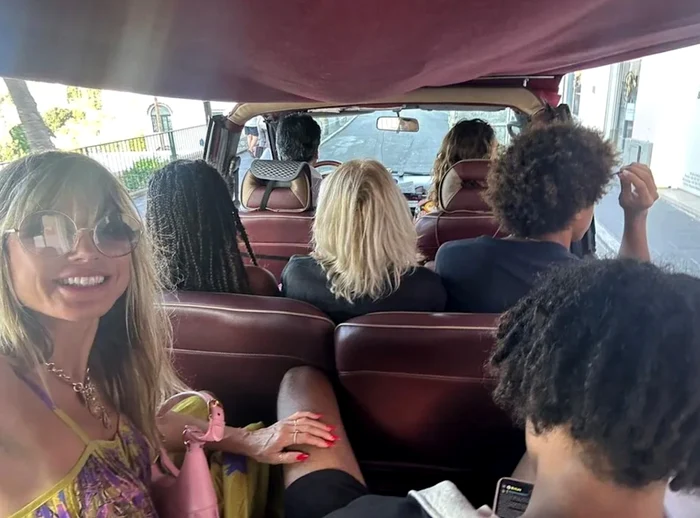 Heidi K cu copiii, în Italia PNG