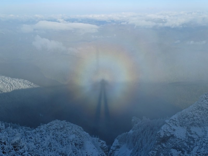 Stafia proiectată pe cer, sau Efectul Gloria, s-a „arătat“ din nou pe Ceahlău. „Trebuie să fii acolo!“ FOTO