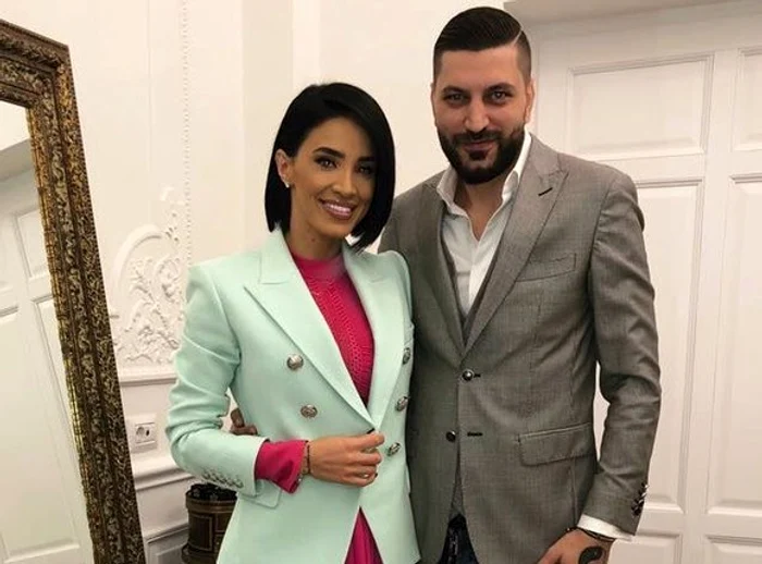 
    Ce scrie pe invitația de la nunra Adelinei Pestrițu  