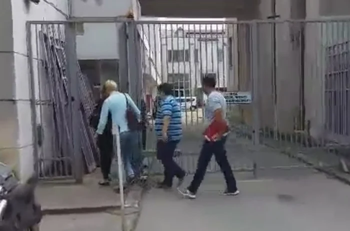 Uliana a venit, luni (23 mai) la sediul Serviciului de Medicină Legală Ilfov, însoțită de alți doi apropiaț