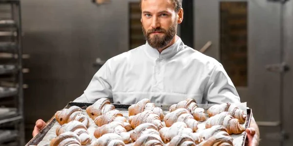 Brutar - idei afaceri - croissant FOTO 123 RF 