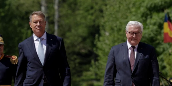 Klaus Iohannis îl întâmpină pe preşedintele Germaniei Frank-Walter Steinmeier. FOTO  Inquam Photos / George Calin