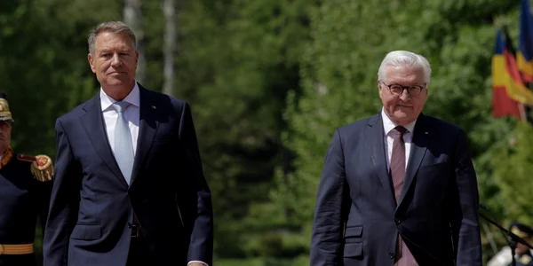 Klaus Iohannis îl întâmpină pe preşedintele Germaniei Frank-Walter Steinmeier. FOTO Inquam Photos / George Calin