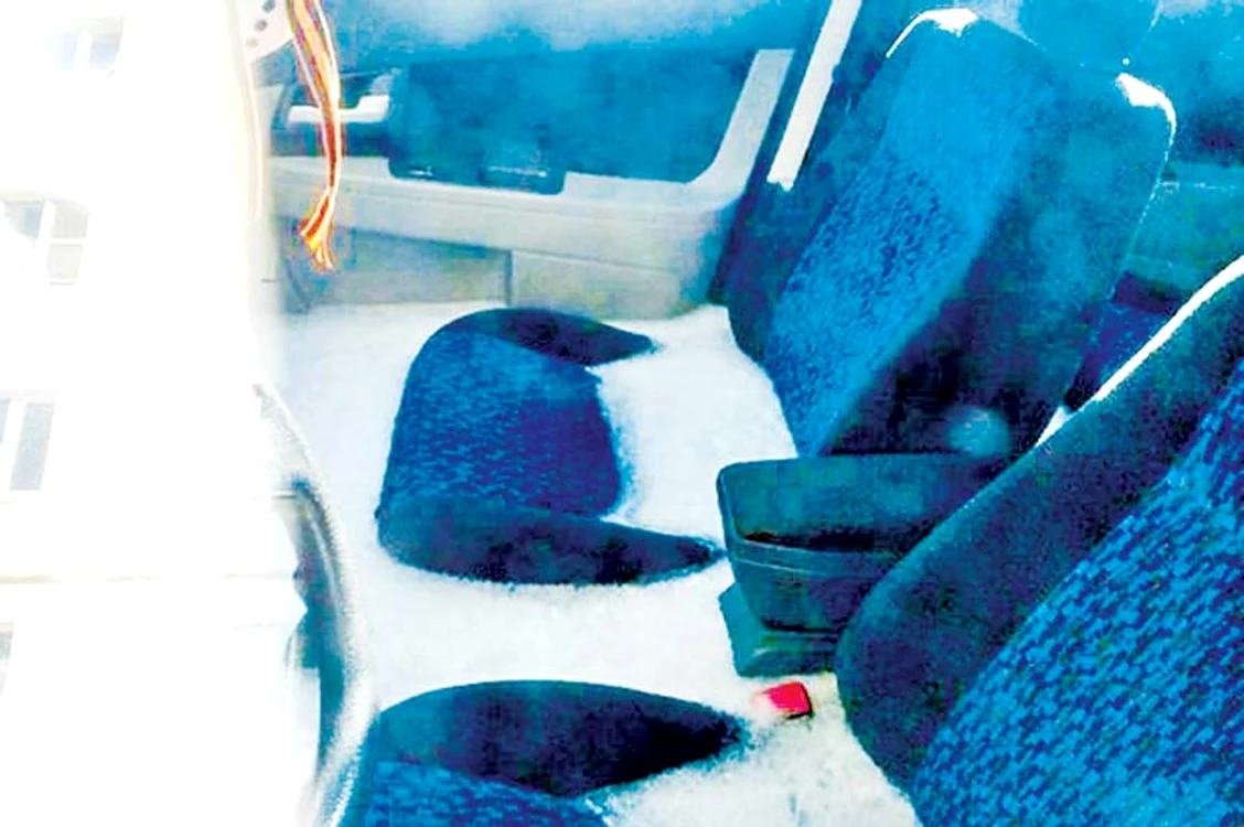 Temperaturile de -30˚C au fixat definitiv maşina în parcare