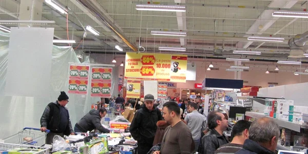 Hipermarketul Real la reducere Foto