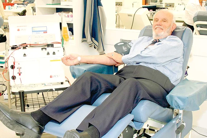 Împreună cu doi gemeni cărora le-a salvat viaţa (Fotografii: photoland / wenn)