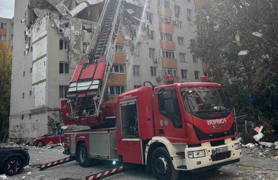 Explozia din Rahova a distrus nu doar blocul, ci și zeci de mașini parcate în preajmă. Ce soluții se caută pentru cei care nu au Casco