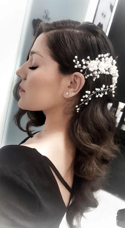 Coafurile anului 2019 pot fi accesorizate cu perle