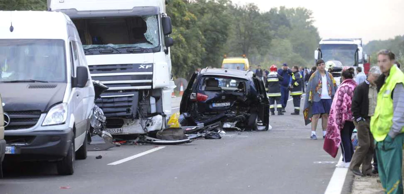 Trei români au murit şi alţi 18 au fost răniţi în urma unui accident rutieri petrecut în Ungaria