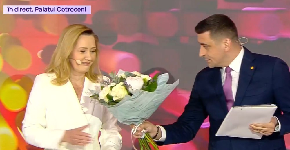 George Simion a părăsit dezbaterea prezidențială după ce i-a oferit flori Elenei Lasconi: „Nu legitimez lovitura de stat!”