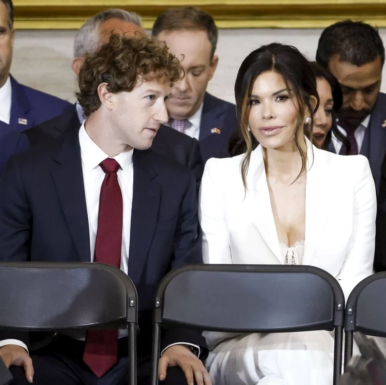 Mark Zuckerberg a stat lângă Lauren Sánchez la ceremonie (Foto: Profimedia)