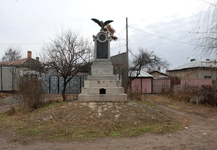 monument 1