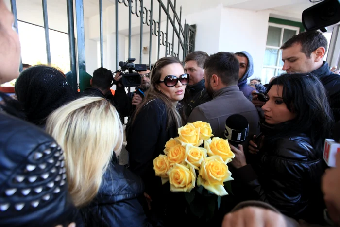 Înmormantare Marioara Zăvoranu. Cristina Şiscanu, dezamăgită de faptul că nu a fost lăsată în capela cimitorului Eternitatea