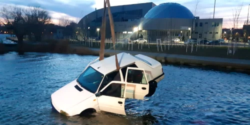 Maşină căzută în Lacul Tăbăcărie Sursa ISU Constanţa