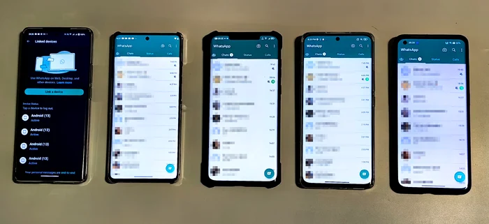 5 smartphone-uri cu un singur cont de Whatsapp. FOTO Adrian Pogîngeanu