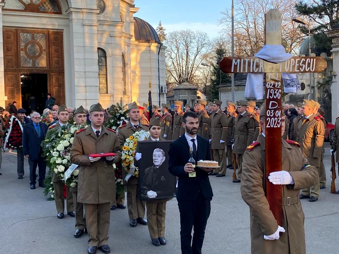 Marele actor a fost condus pe ultimul drum FOTO Adevărul