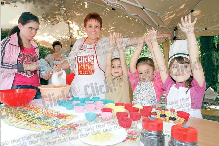Parcul Alexandru  Ioan Cuza  Cristina şi Andreea  au fost primele care  s-au dat pe noul patinoar(Fotografii: Roberto Sălceanu, Florin Şuler, Dorin Constanda)