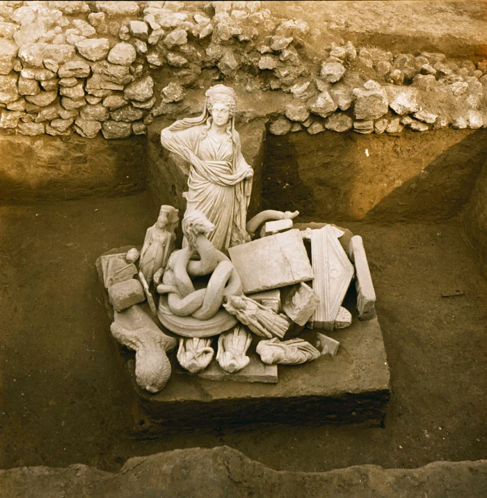 Tezaurul de sculpturi de la Tomis,  descoperit la 1 aprilie 1962