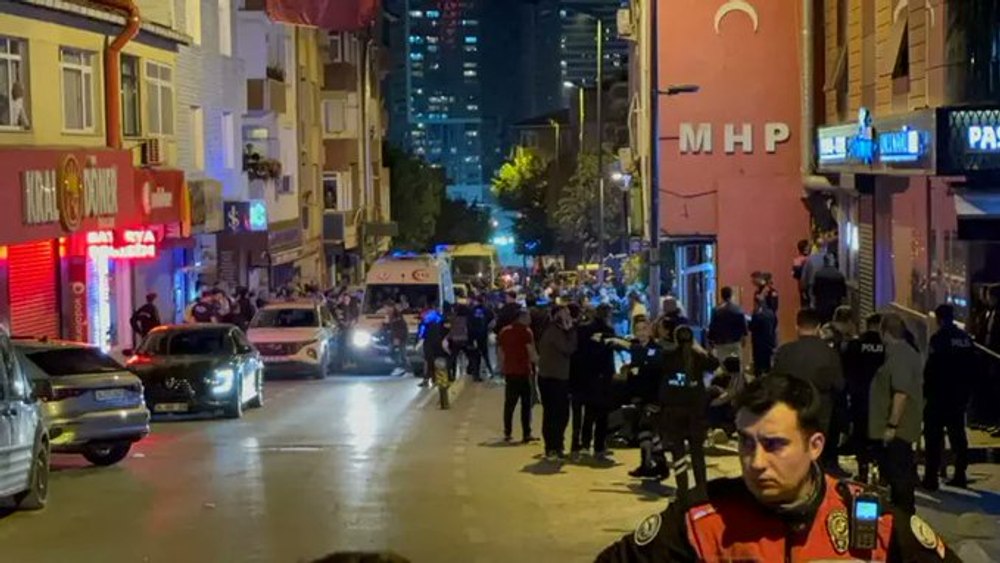 Trei persoane au murit într-un schimb de focuri dintr-o cafenea din Istanbul | VIDEO