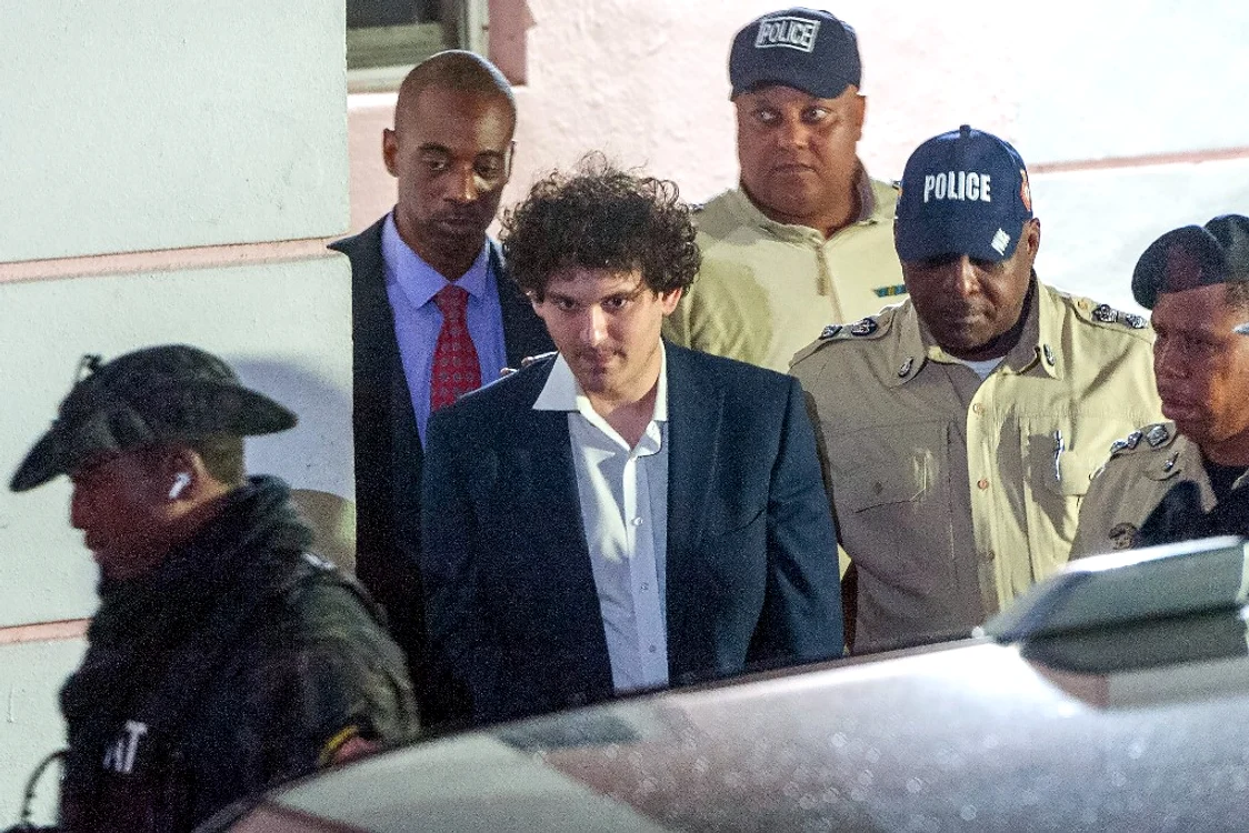 Sam Bankman-Fried, condamnat la 25 de ani de închisoare FOTO AFP