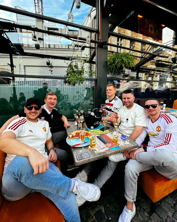 Fani britanici în București FOTO Facebook Manchester United