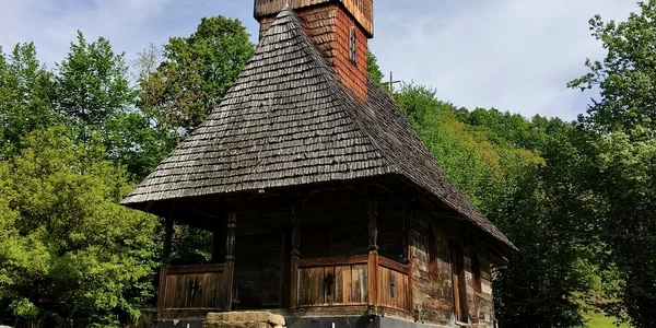casa biserica foto teofil ivanciuc jpg