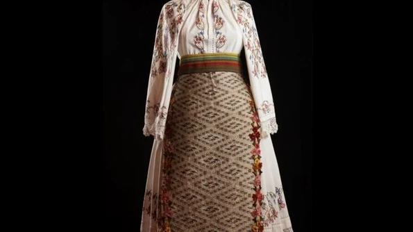 Expoziţia "Zestre bănățeană Costume tradiționale, podoabe și fotografii vechi din Banat" jpeg
