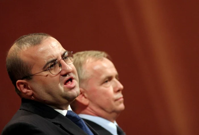 Claudiu Săftoiu a semnat un contract în perioada în
care era revocat din funcţie FOTO: Adevărul