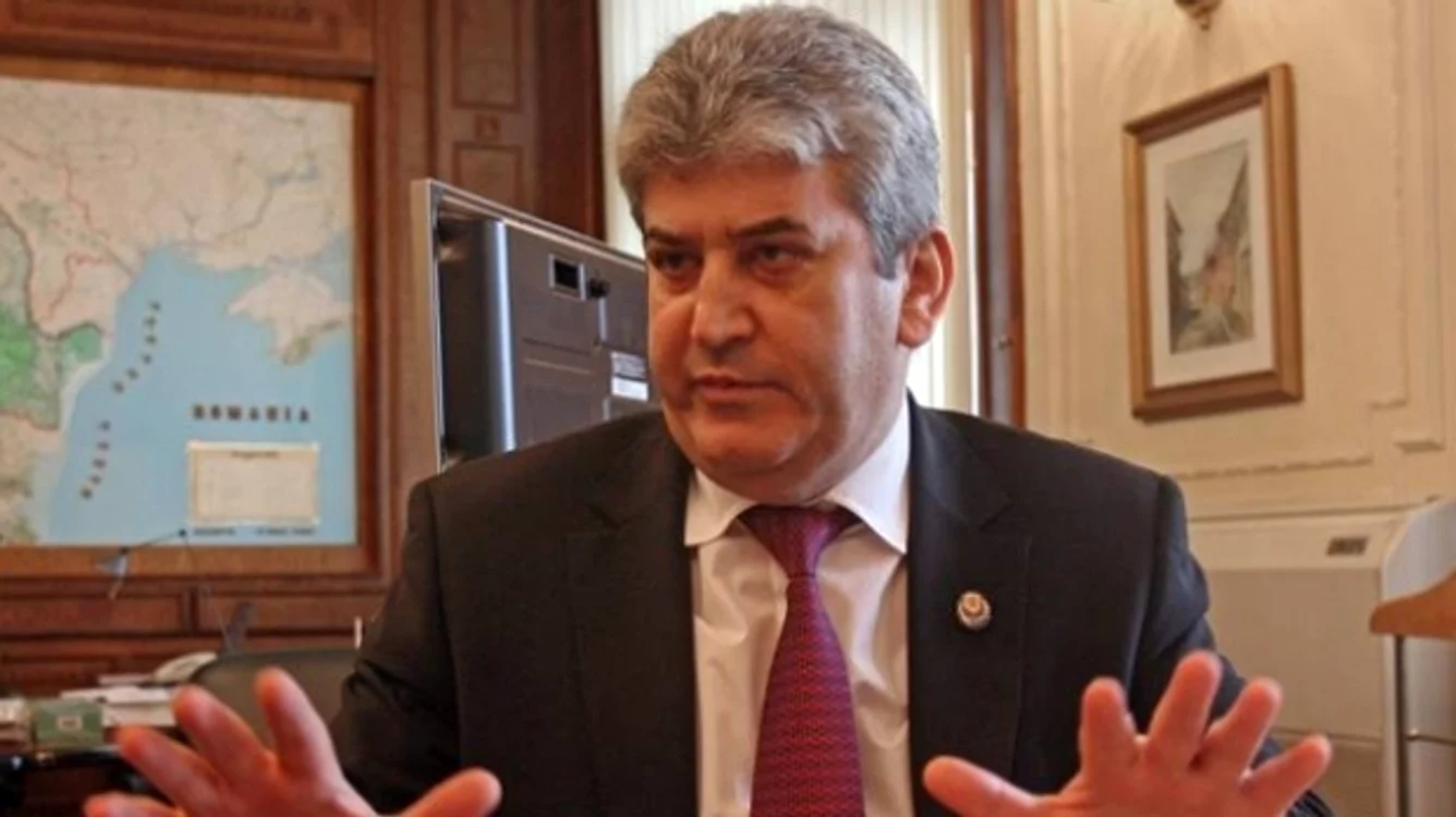 
    Gabriel Oprea vrea să se spele pe mâni de accidentul din coloana sa, spunând că orice ministru de Interene a avut parte de escortă  