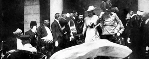 Arhiducele Franz Ferdinand și pe soția sa, Sofia, cu câteva minute înainte de asasinatul de la Sarajevo (© Walter Tausch / Wikimedia Commons)