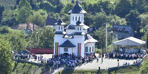 sfintirea bisericii ponoare FOTO Episcopia Severinului şi Strehaiei 