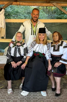 Adina Buzatu a petrecut zile de vis în Bucovina, alături de fiica ei și logodnicul acesteia foto: arhivă personală 