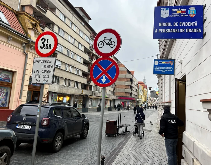 Poliţiştii DGA Bihor au "închis" Serviciul Permise şi Înmatriculări din Oradea. Foto: Bihoreanul