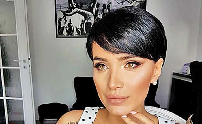 Adelina va fi mămică de fetiţă
