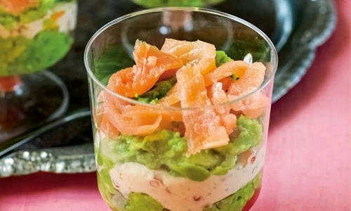 salata de avocado cu somon afumat jpg