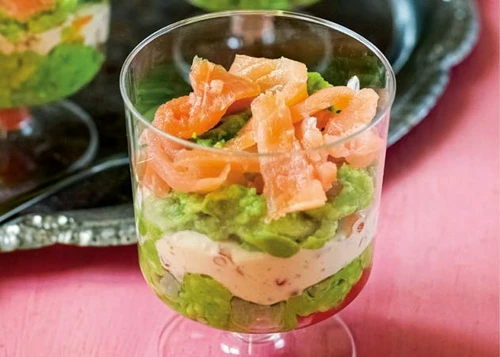 salata de avocado cu somon afumat jpg