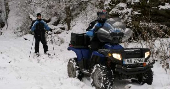 Râmnicu Vâlcea: Turişti înzăpeziţi la Obârşia Lotrului