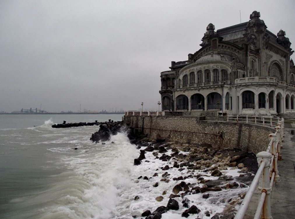 
    Prognoza meteo la mare în weekend ne spune că nu prea e vreme de plajăfoto: Click!  