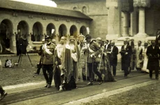 Regele Ferdinand I și Regina Maria, cu puține momente înaintea încoronării în Catedrala Reîntregirii din Alba Iulia