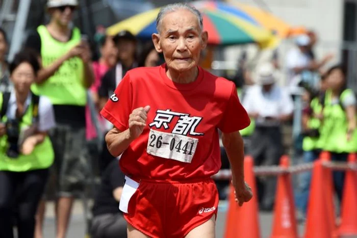 Hidekichi Miyazakia alergat 100 de metri în doar 42,22 secunde/FOTO Daily Mirror