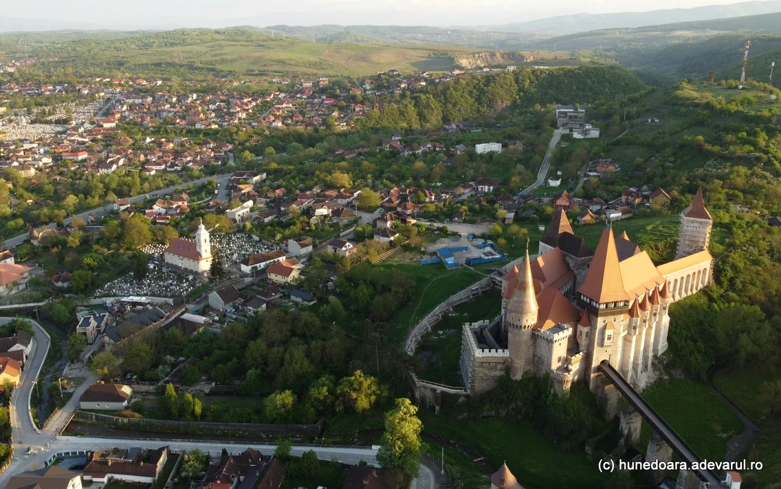 Centrul istoric din Hunedoara si zona Castelului Corvinilor  Foto Daniel Guță  ADEVĂRUL (80) JPG