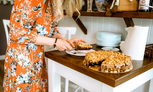 waitress preparing cake jpg
