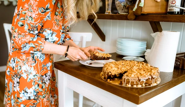 waitress preparing cake jpg