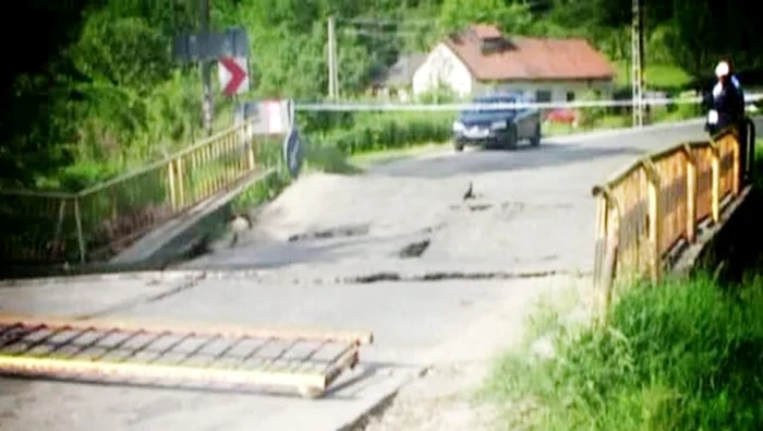 Podul a fost distrus de inundatii în 2014 Foto: arhivă Adevărul