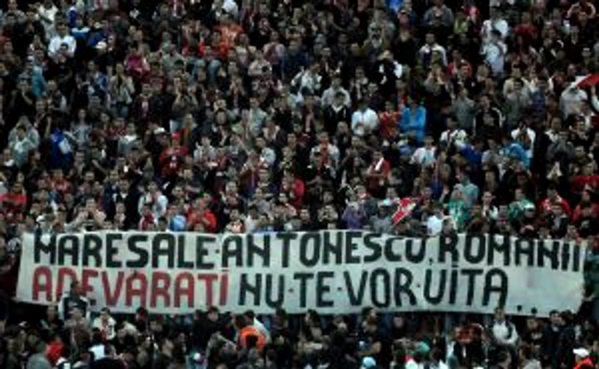 Banner afişat la Dinamo - Rapid