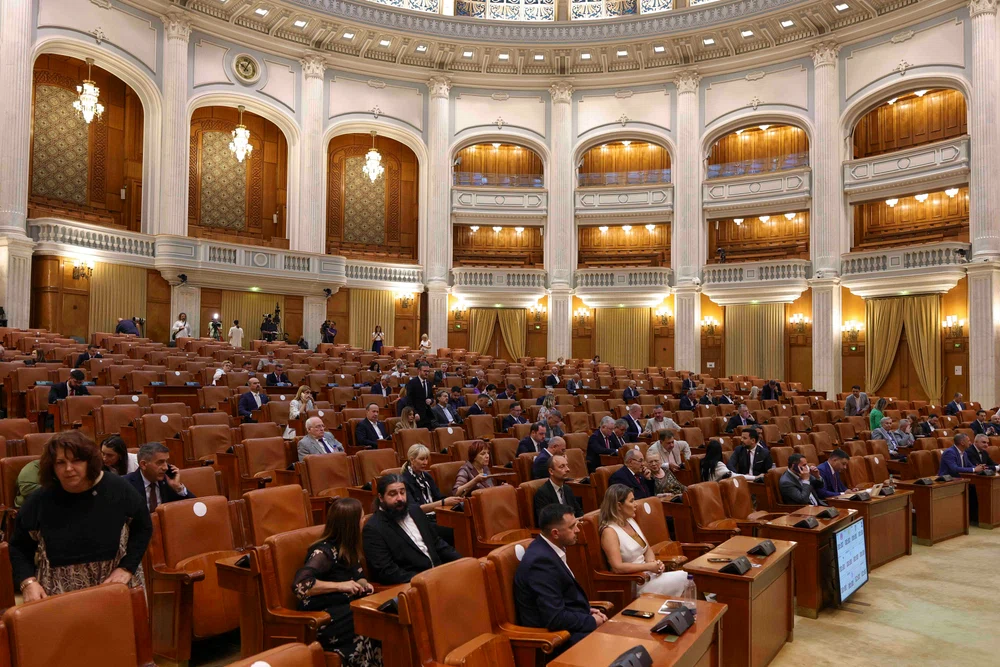 PNL și USR depun amendament la Legea integrității. Vor declarații de interese financiare publice pentru demnitari