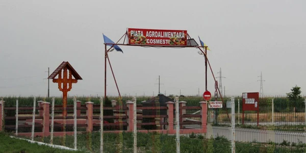 Piaţa fantomă de peste un milion de lei de la Cosmeşti FOTO Ion Hăican