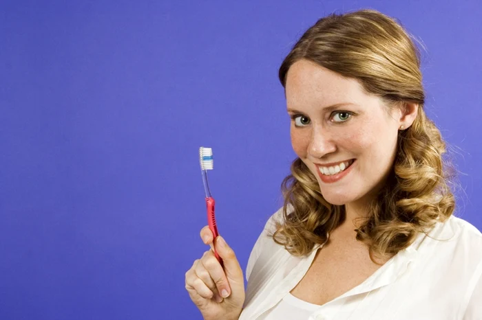 
    Periuţa de dinţi poate fi folosită cu succes şi la curăţenia în casă  